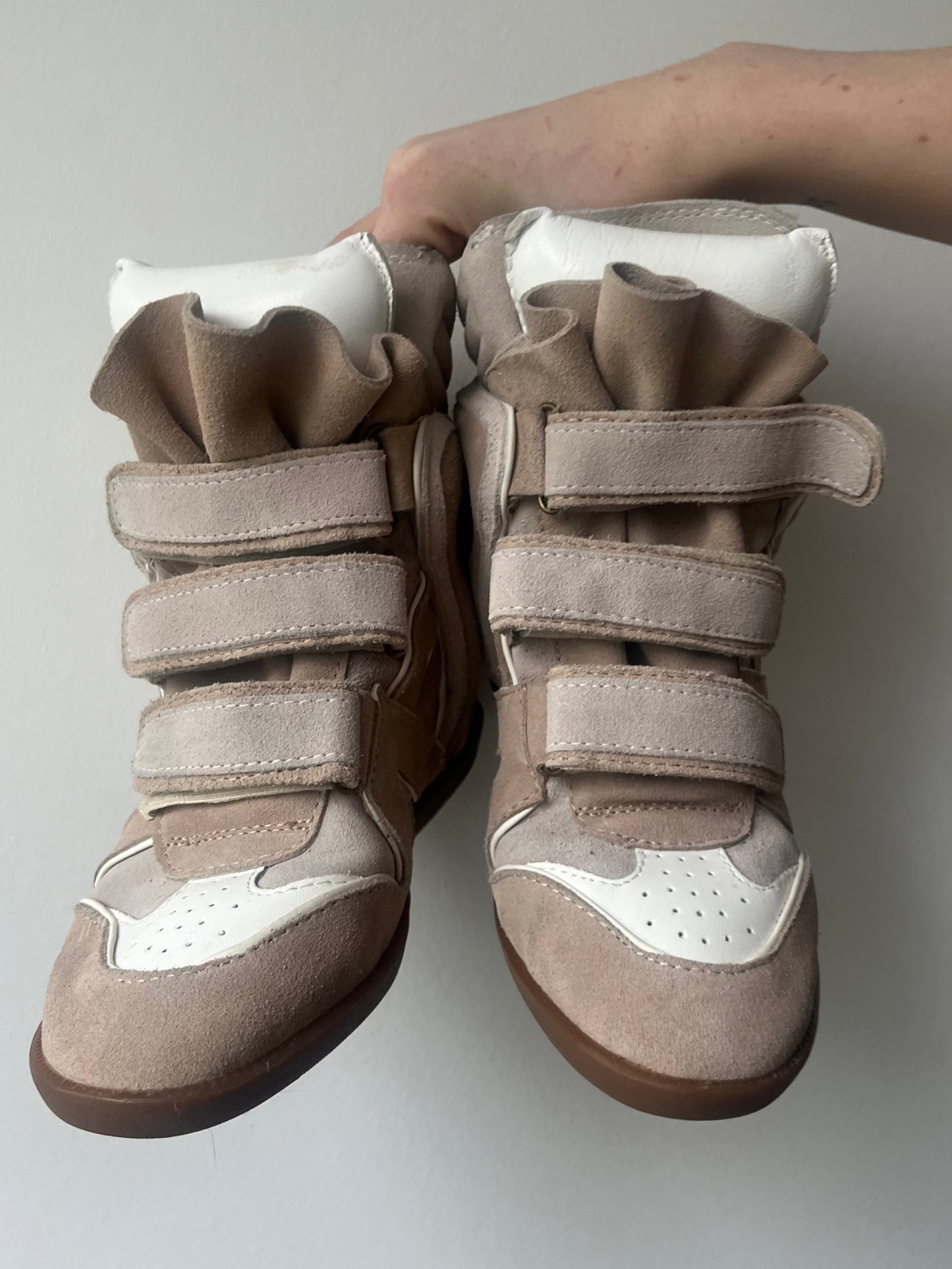 Beige wedge sneakers