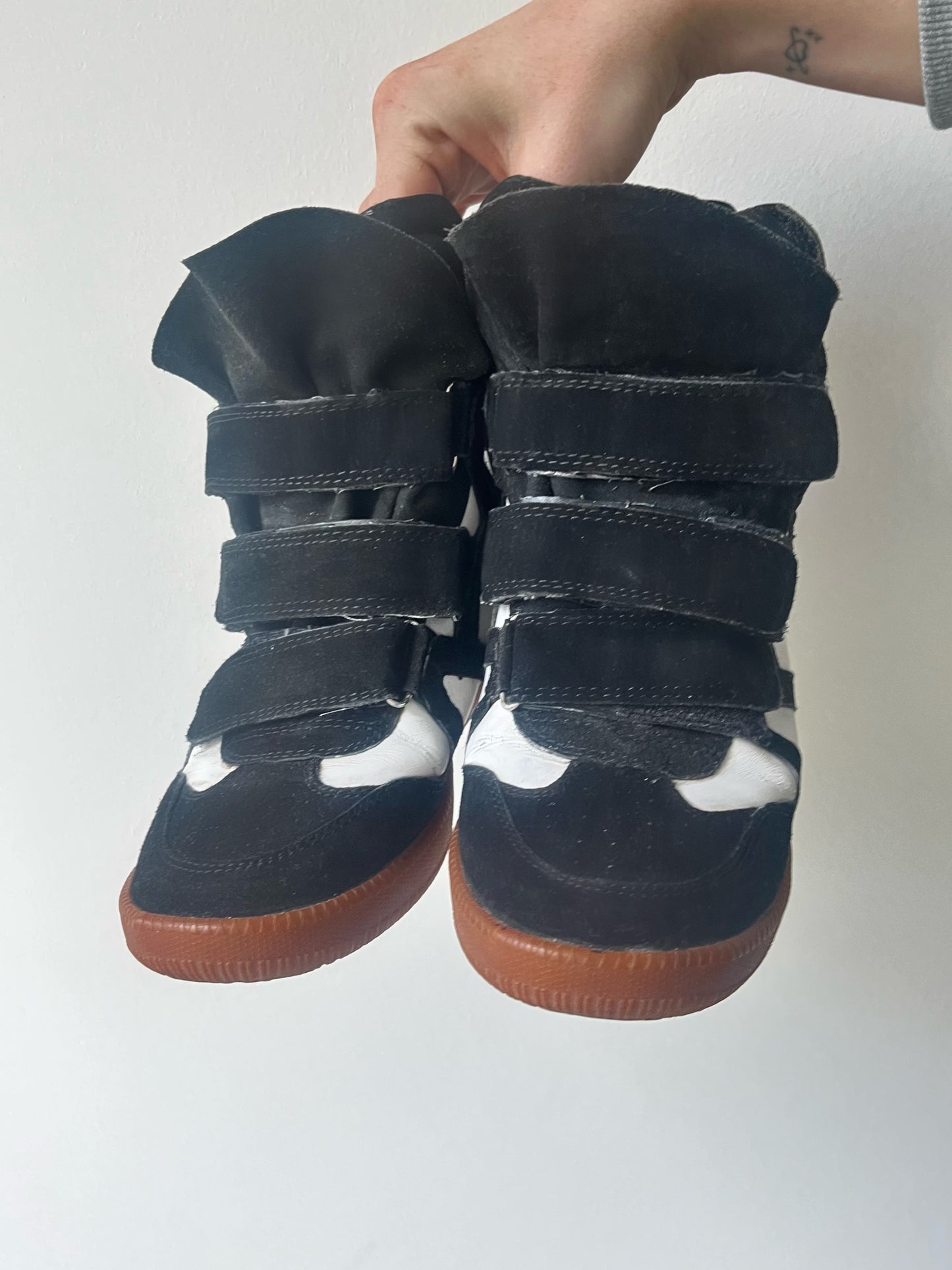 Black white wedge sneaker