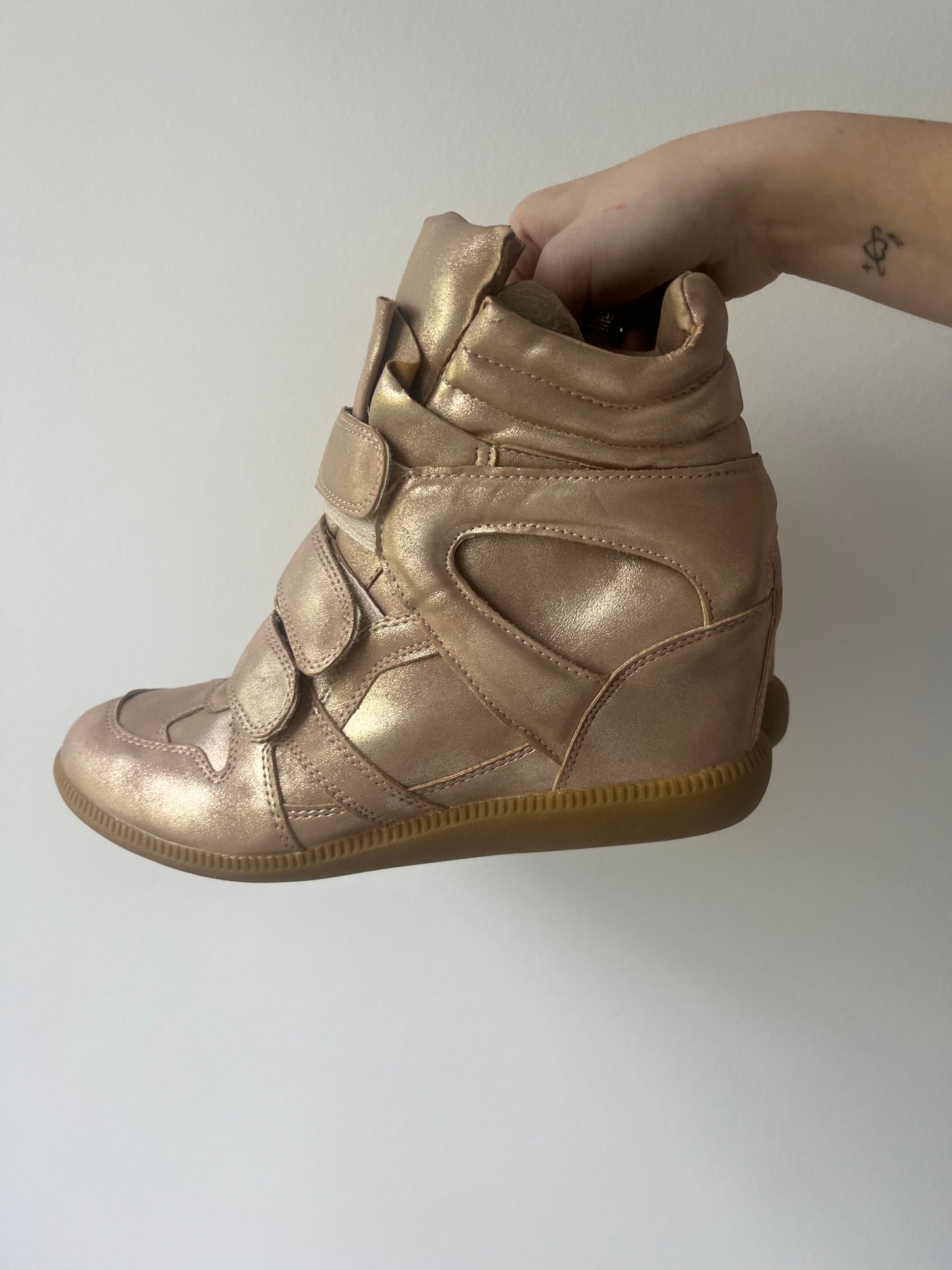 Golden wedge sneaker