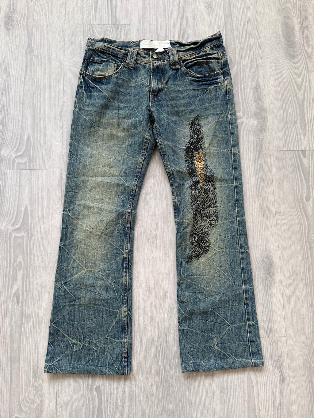 Baggy jeans with lace print