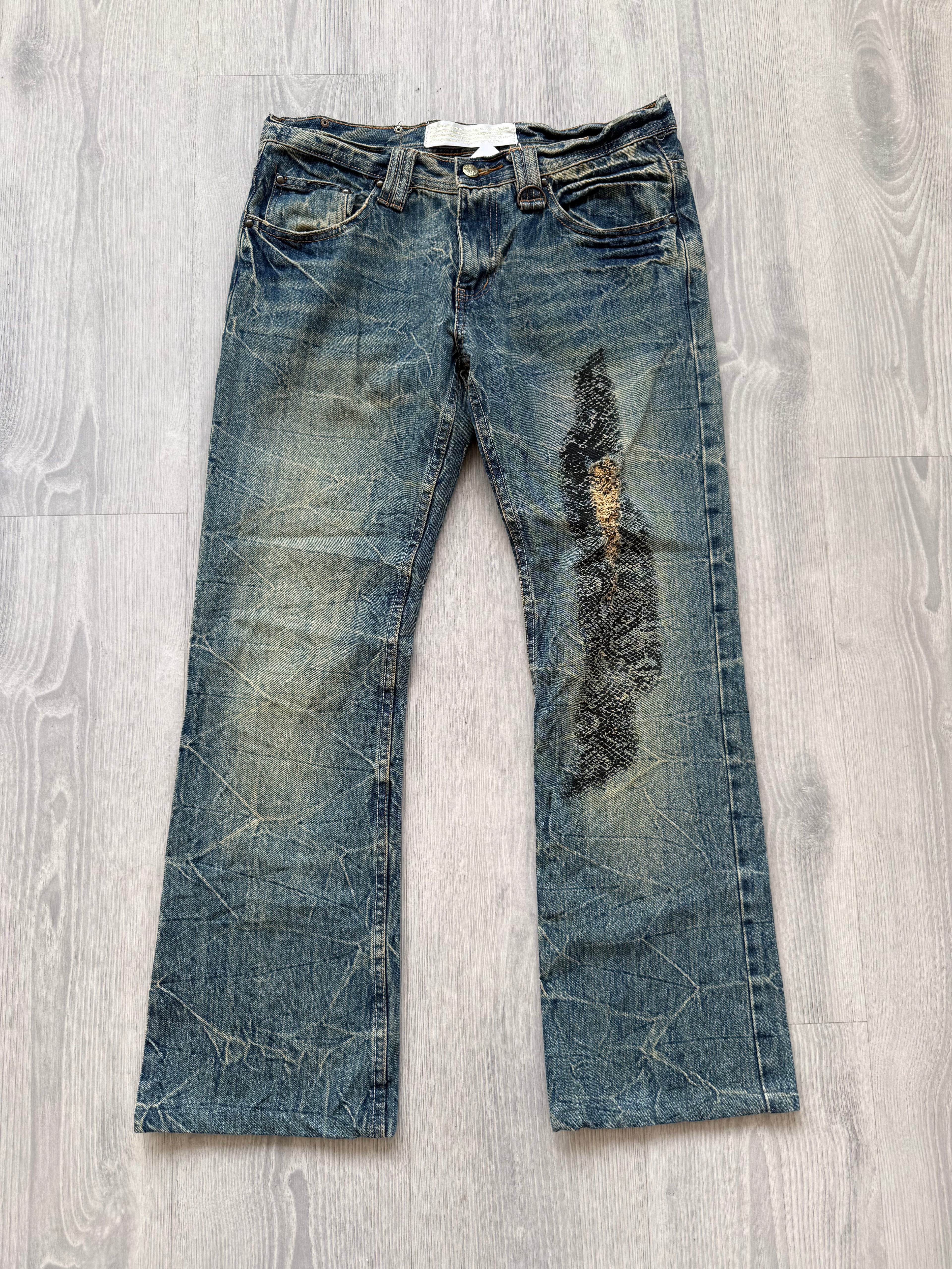 Baggy jeans with lace print