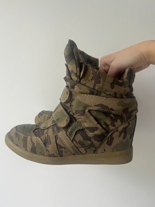 Camouflage wedge sneaker