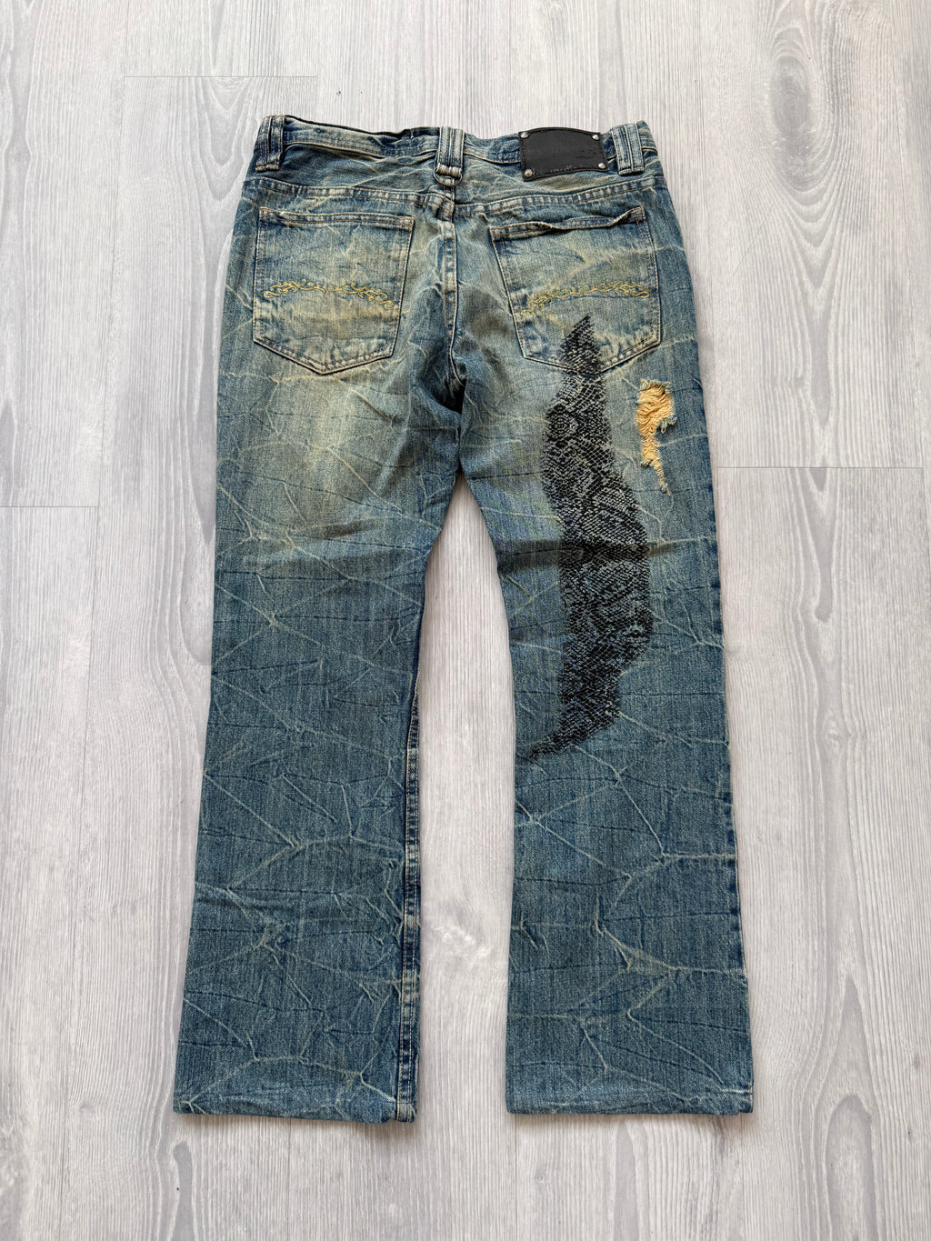 Baggy jeans with lace print