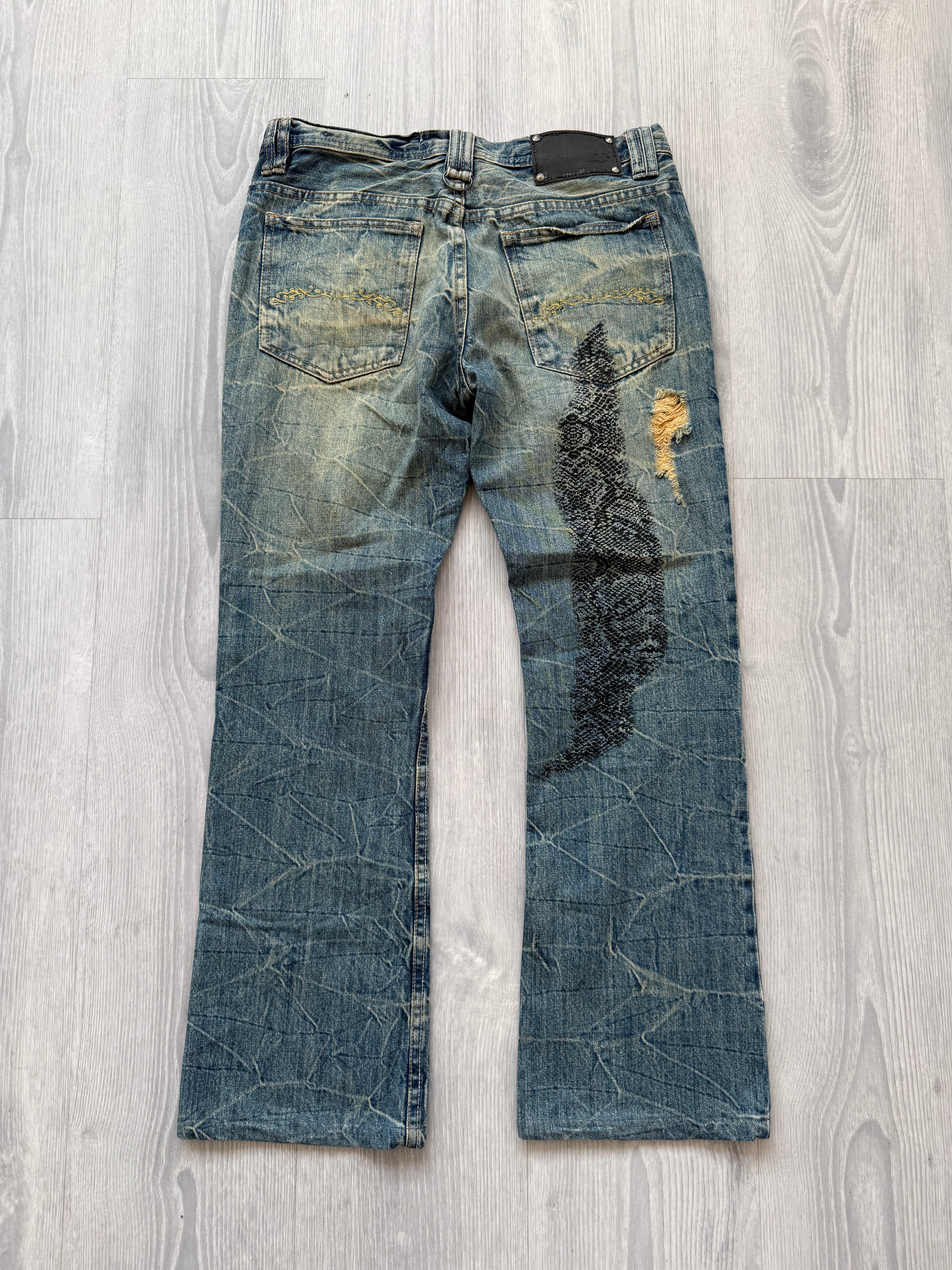 Baggy jeans with lace print