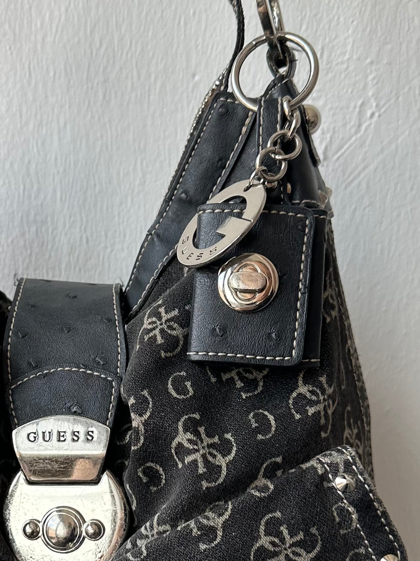 Guess Monogramm Shoulder Bag