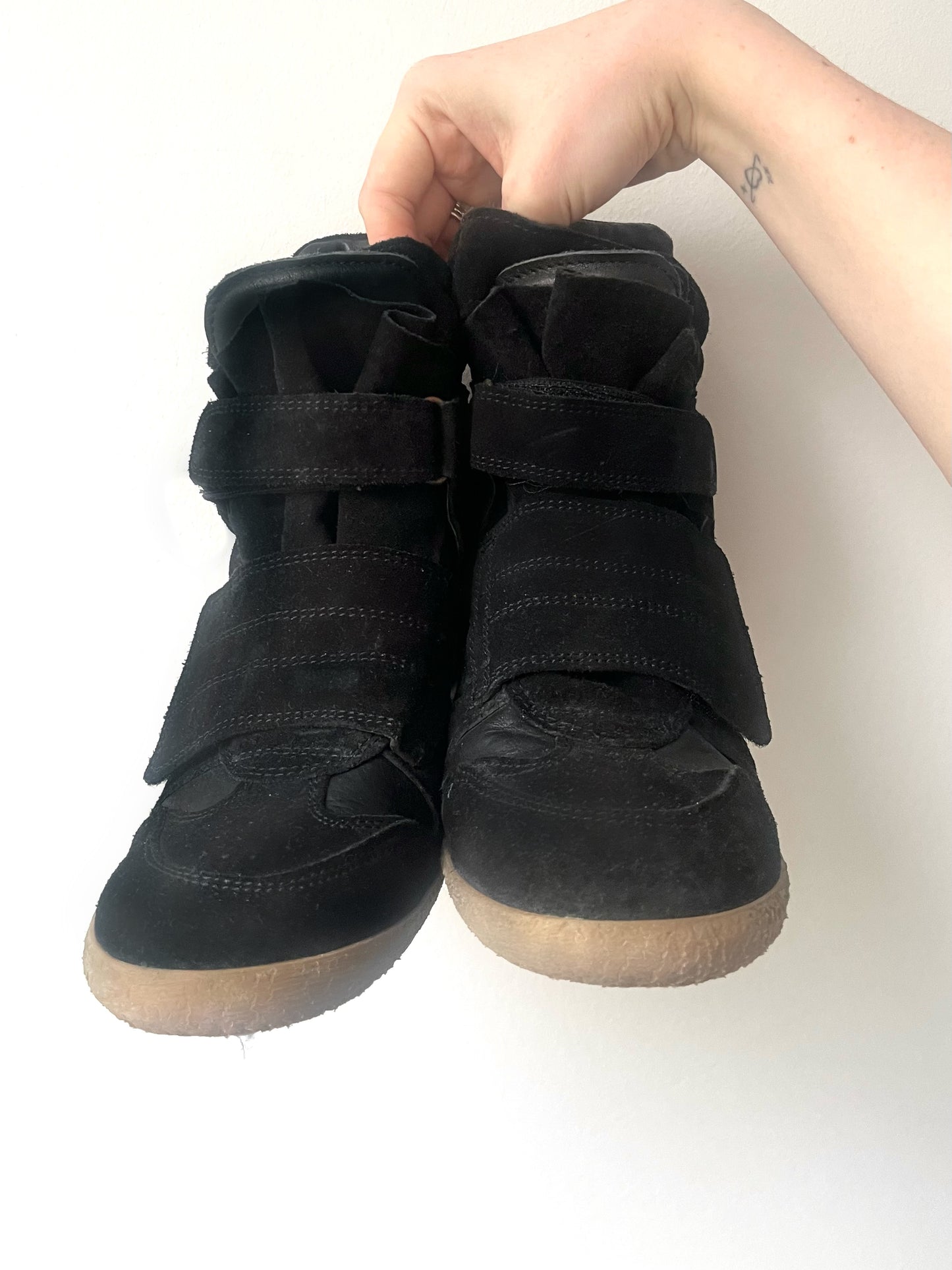 Black wedge sneaker
