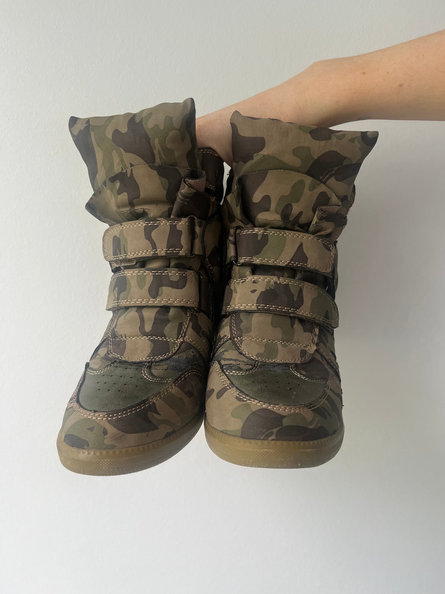 Camouflage wedge sneaker