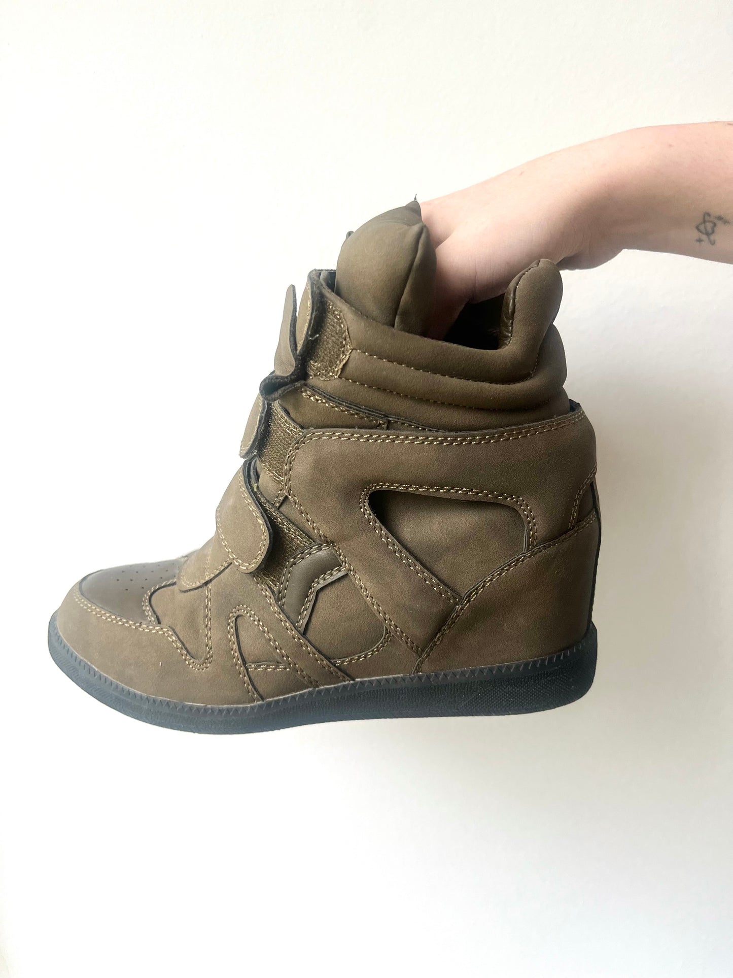 Green wedge sneaker