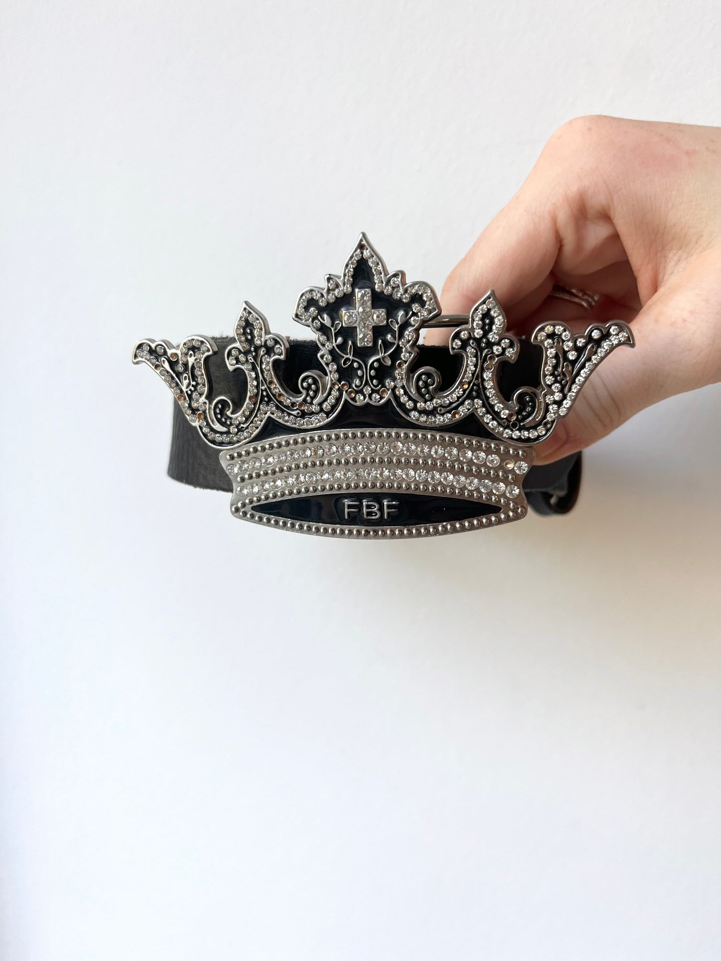 Black crown belt