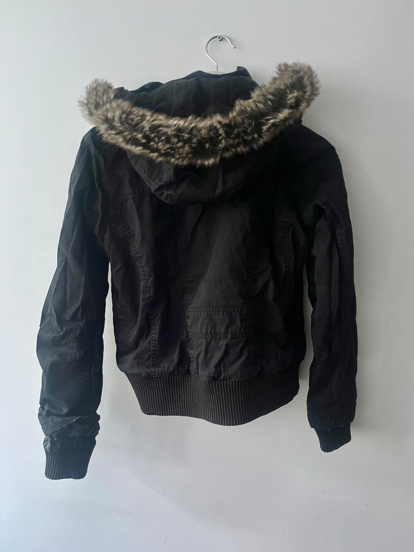 Cropped jacket with fur