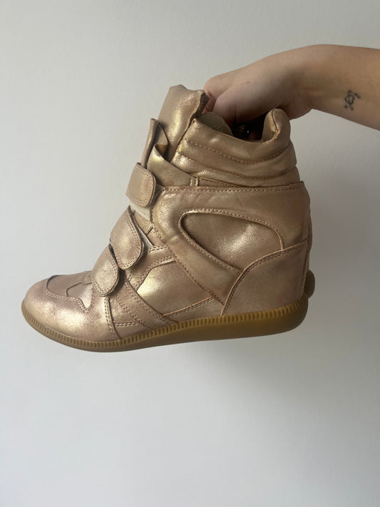 Golden wedge sneaker